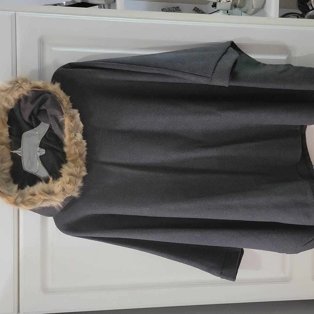Poncho - Picture 8 of 8